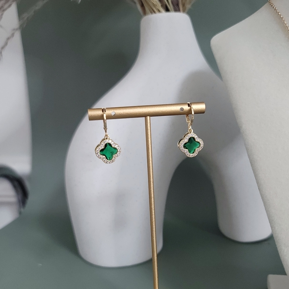 Stainless steel gold tone four leaf clover necklace and earrings set - Picture 3 of 4